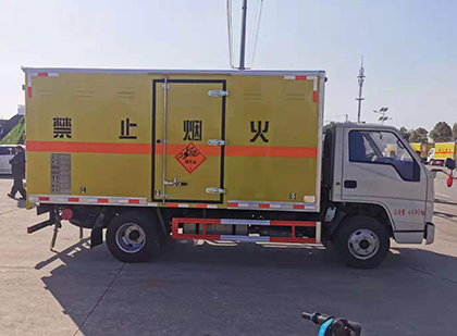 广元爆破器材运输车工人安全操作规范与智能技术保障
